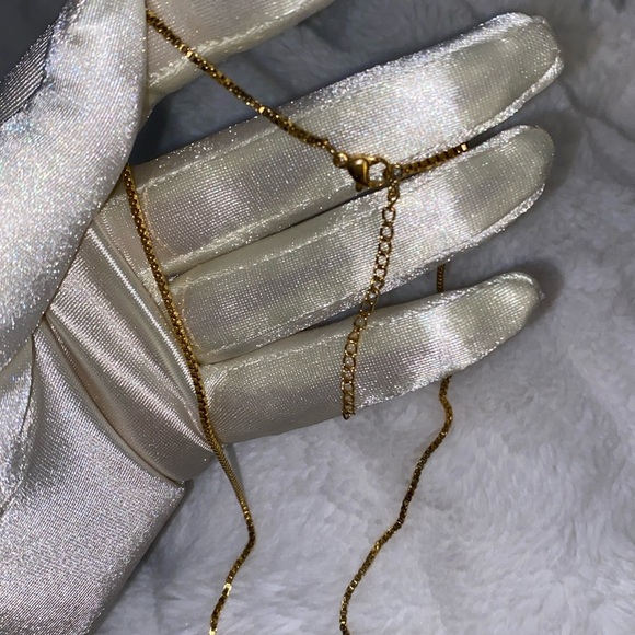 ‘Barbz’ gold tone necklace w/ extender - Picture 3 of 3